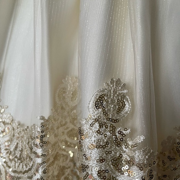 GORGEOUS GORGEOUS GORGEOUS!! Cream and gold princess dress. Girlβs size 5. NWT. - Picture 7 of 10